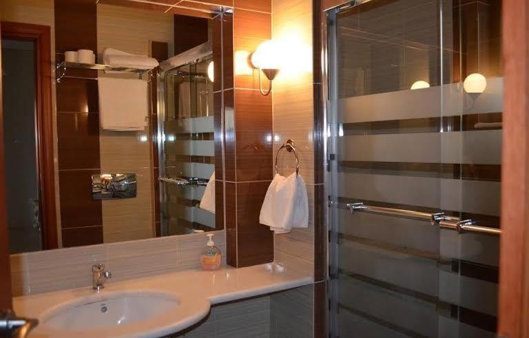 Evia Hotel & Suites Marmari (Evia) Quarto foto
