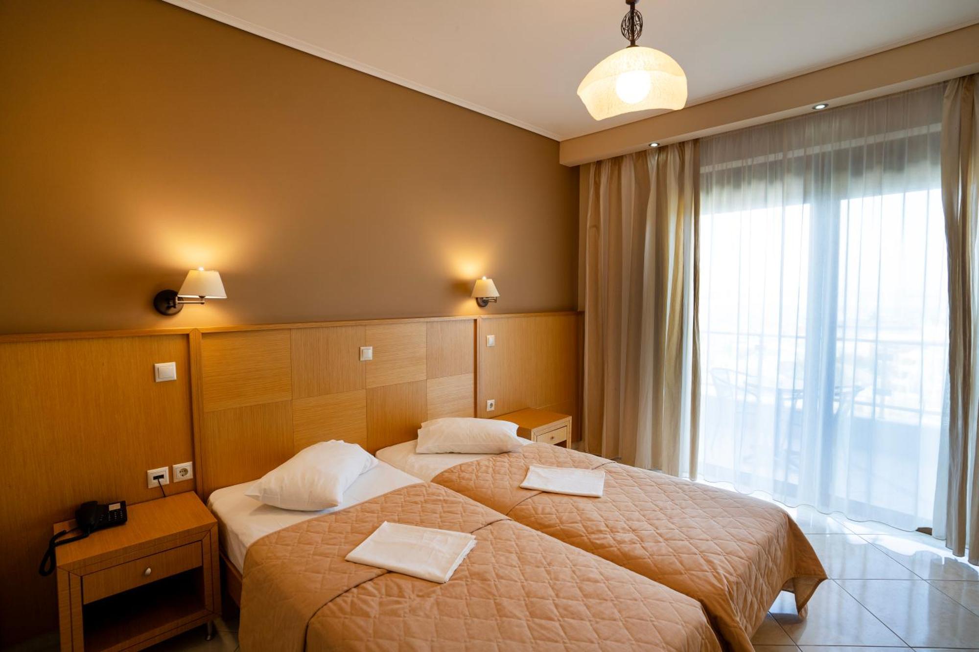 Evia Hotel & Suites Marmari (Evia) Exterior foto